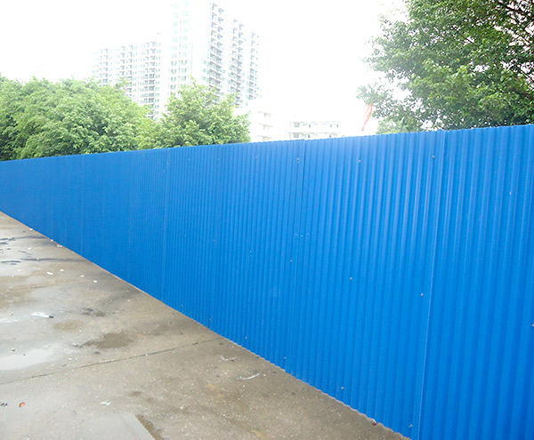 市政建設(shè)時對彩鋼圍墻有何要求?