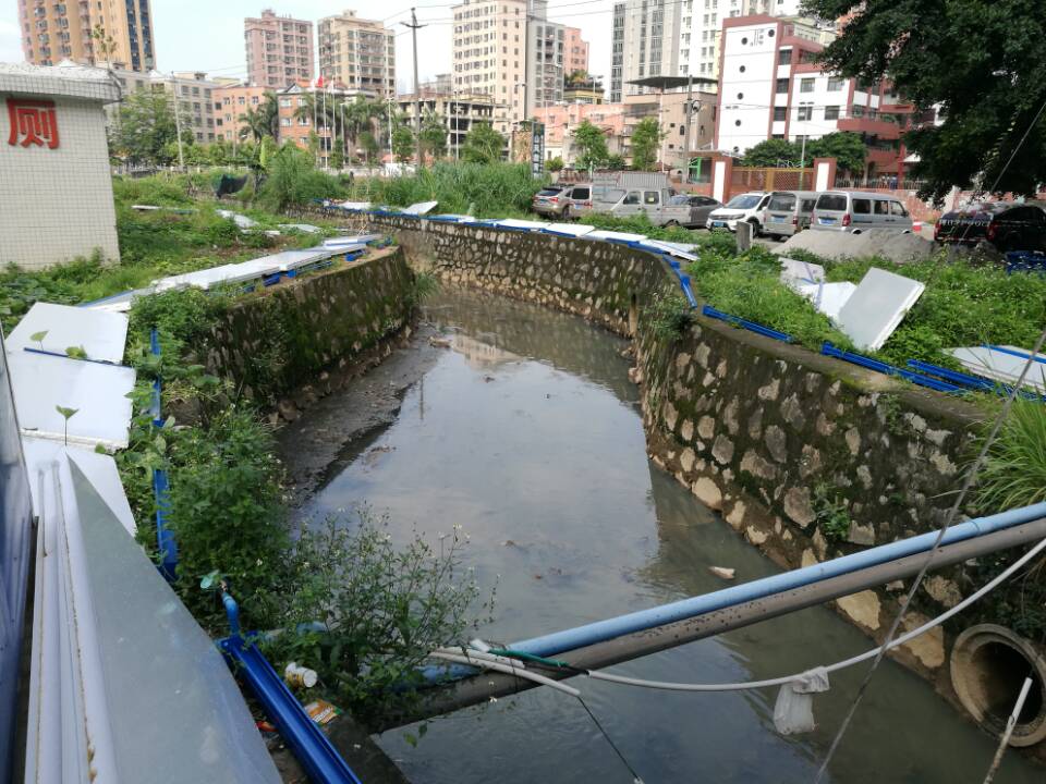 安裝活動(dòng)圍墻現(xiàn)場(chǎng)(2).jpg
